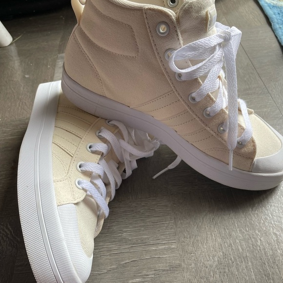 Adidas Canvas - Picture 5 of 16